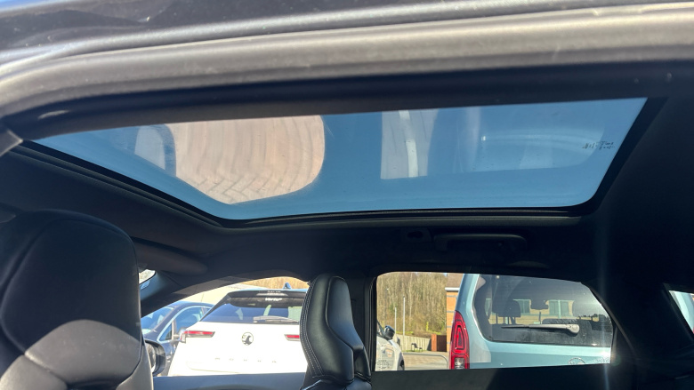 Volvo V40 D2 [122] R DESIGN Edition 5dr Diesel Hatchback